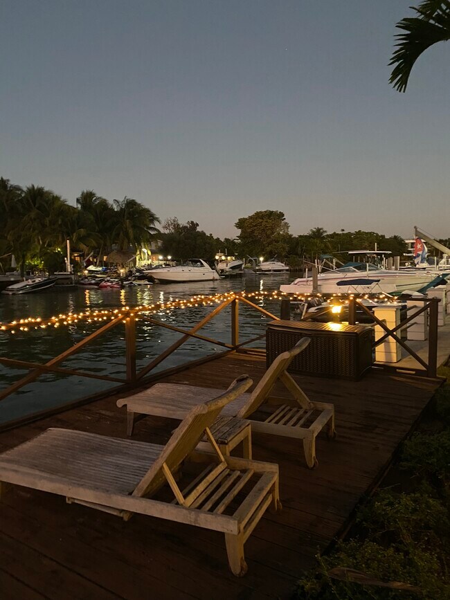 Foto del edificio - 2131 Calais Dr