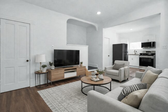 Building Photo - 130 Chicago Ave