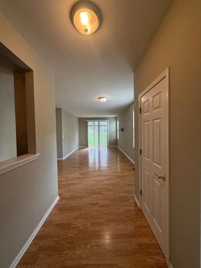 Building Photo - 949 Genesee Dr