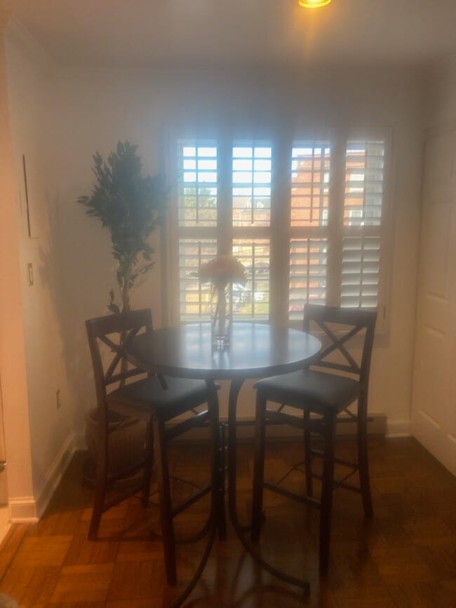 Photo - 1730 W Abingdon Dr Apartment