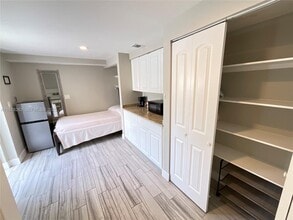 Building Photo - 13275 NE 4th Ave