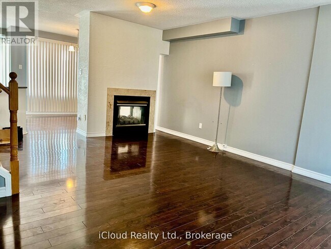 Building Photo - 40 Glenashton Dr