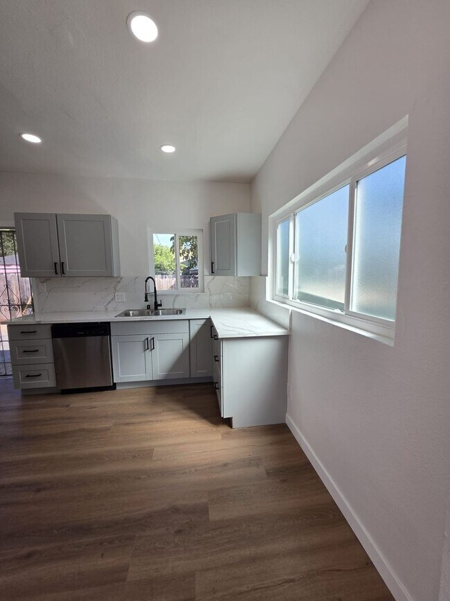 Foto del edificio - 3260-64 Steel Steet