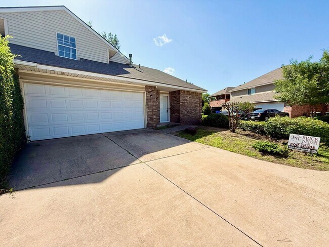 Building Photo - West-side Norman Home