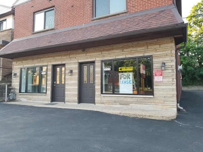 Building Photo - 2774 S Park Rd