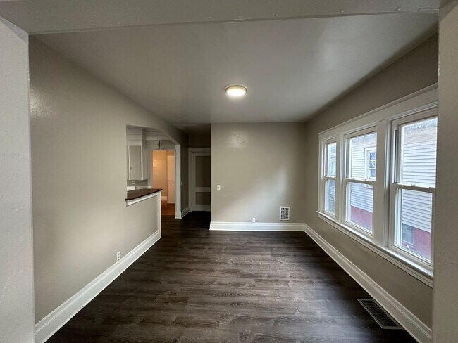 Foto del edificio - Ready to move in 2 bedroom apartment in th...