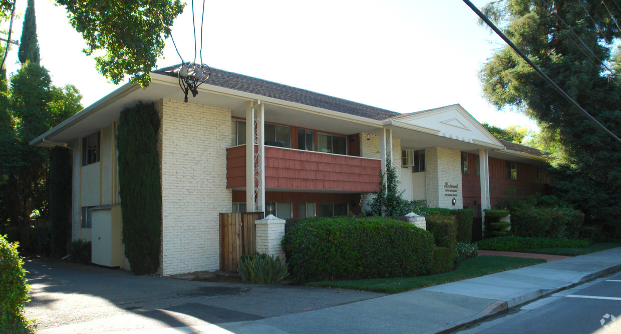 Foto del edificio - Redwood Patio Apartments