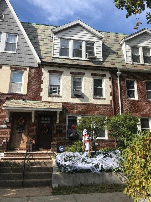 Primary Photo - 102-03 Ascan Ave