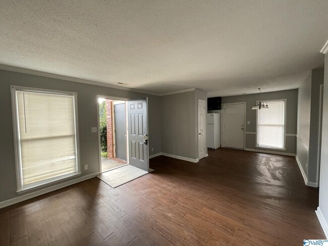Building Photo - 4438 Bonnell Dr