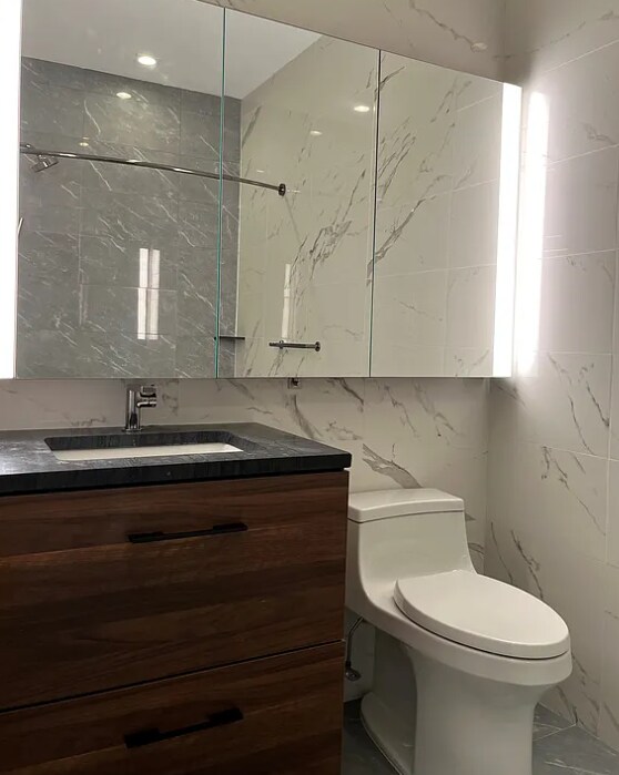 Building Photo - 511 W 36th St.