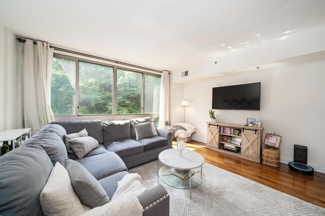 Photo - 800 Jackson St House