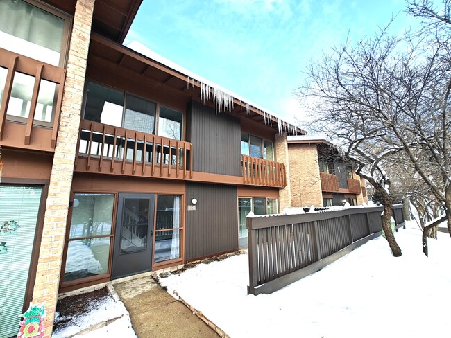 Foto del edificio - 5912 Greenview Rd