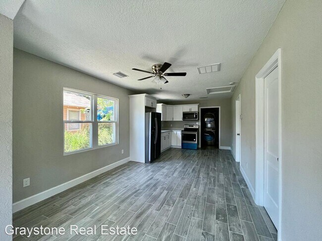 Building Photo - 2 br, 1 bath House - 2810 6th St