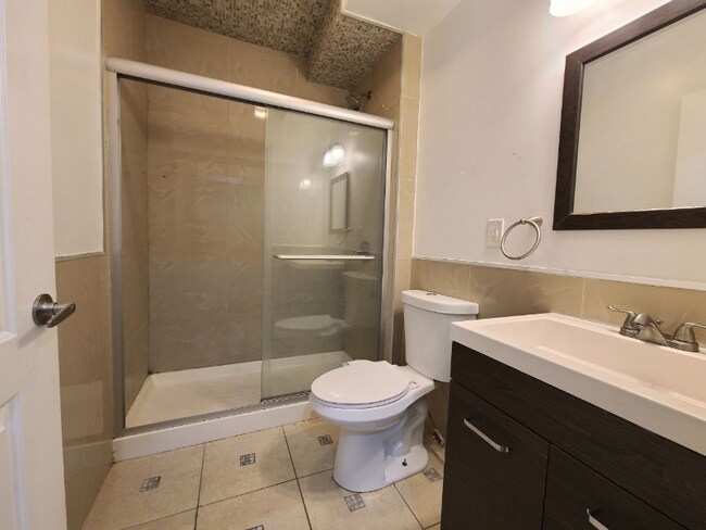 Foto del edificio - 162 University Ave