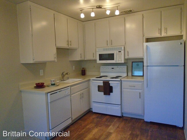 Building Photo - 2 br, 1 bath Apartment - 5915 KENNETH AVENUE