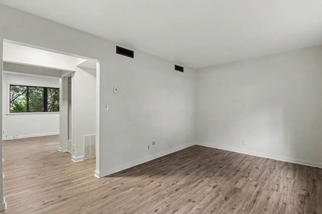 Building Photo - 518 St Marys Dr