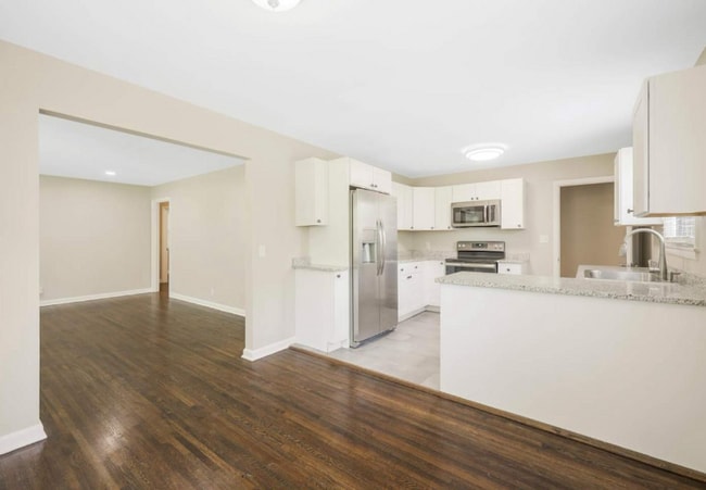 Building Photo - 605 Durrett Dr