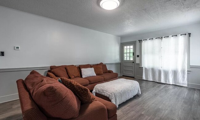 Foto del edificio - 305 S Meade St