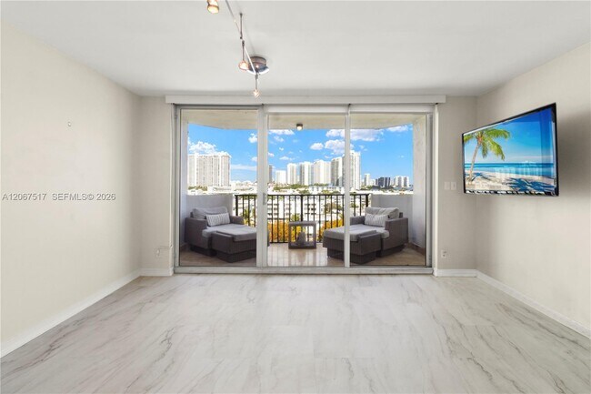 Foto del edificio - 3703 NE 166th St