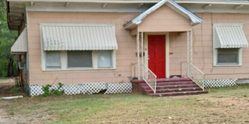 Primary Photo - 209 N Carpenter St