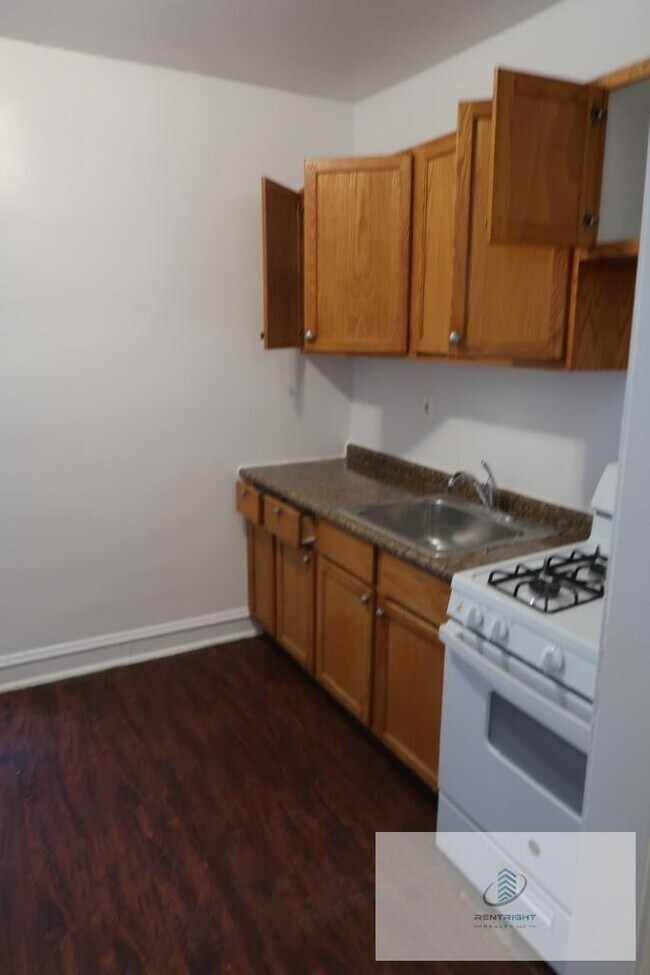 Building Photo - 1 bedroom in CHICAGO IL 60630