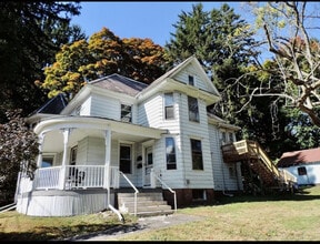 Building Photo - 502 Main St