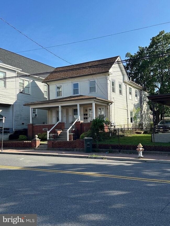Building Photo - 369 S Main St