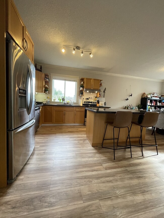 Building Photo - 24515-24124 124 Ave