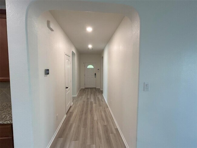 Building Photo - 307 Alamosa Dr