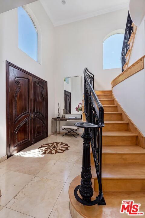 Building Photo - 1471 S Crest Dr