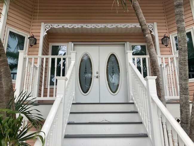 Building Photo - Family Friendly water front 3 Bedroom 3 ba...