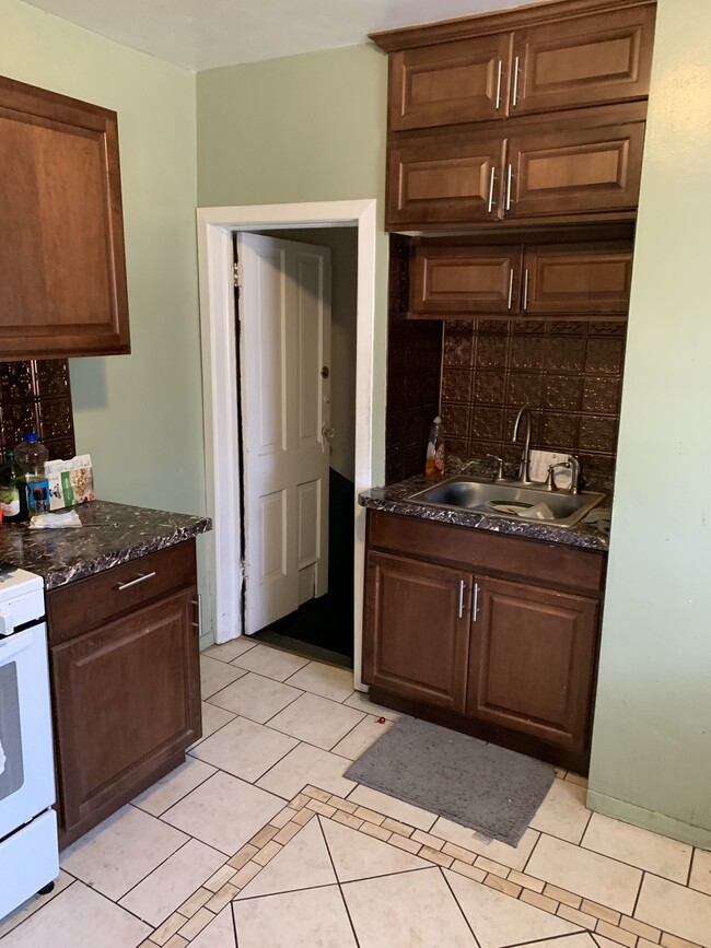 Kitchen - 622 Erie St SE