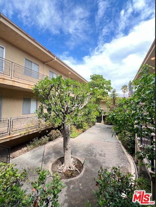 Building Photo - 2637 S Centinela Ave