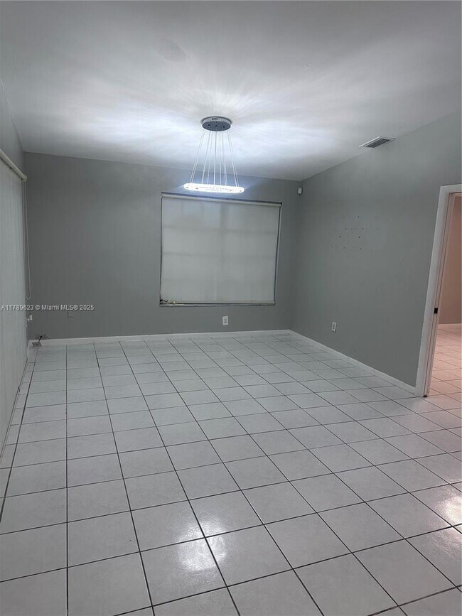 Foto del edificio - 9300 E Elm Ln