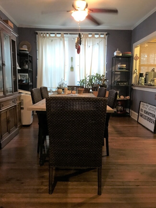 Building Photo - Stunning 3-Bedroom Townhome with One-Car G...