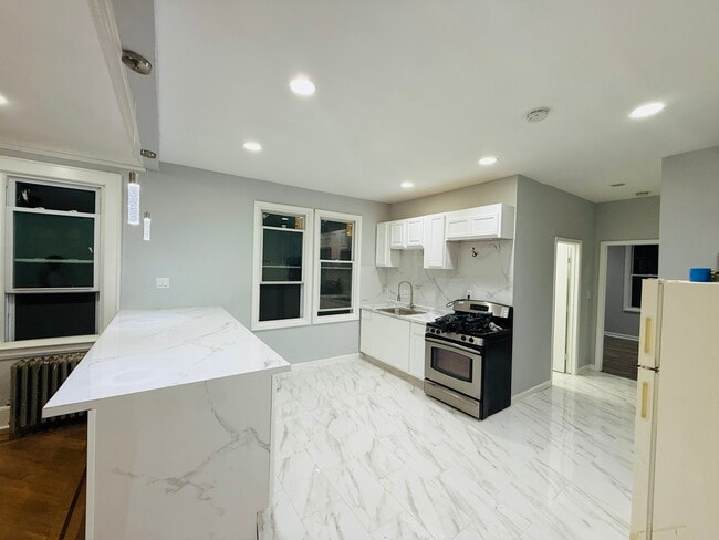 Building Photo - 15 Finlay Pl