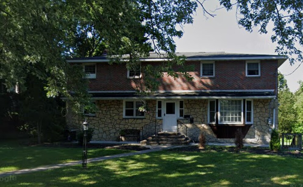 Building Photo - 223 Merrill St