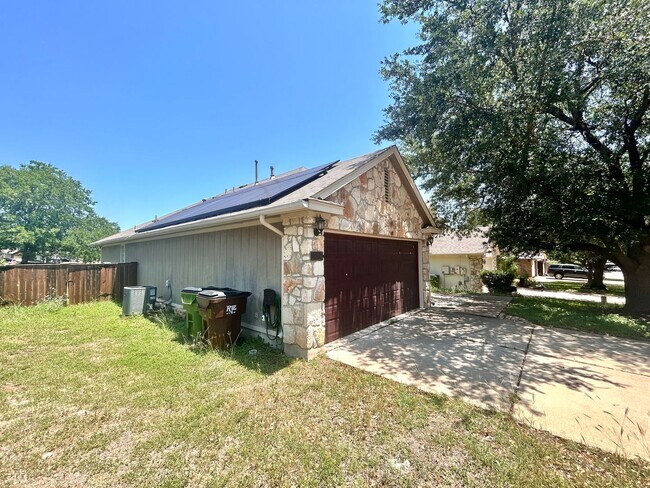 Foto del edificio - Charming Rustic Retreat – 3 Bed, 2 Bath Si...