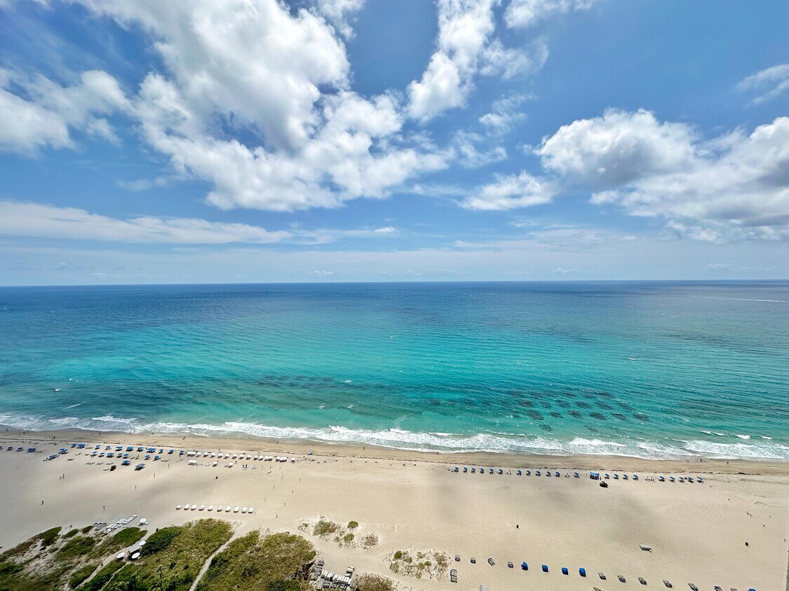 Primary Photo - 3000 N Ocean Dr