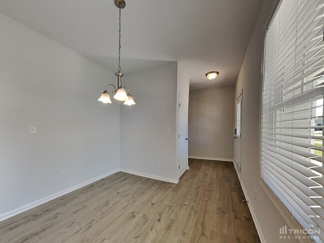 Building Photo - 258 Sturgeon St