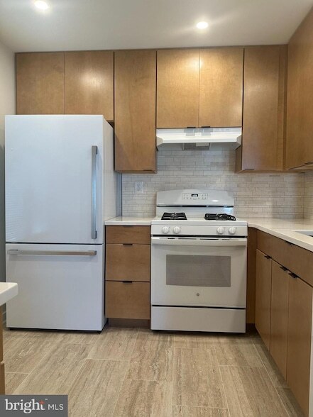 Building Photo - 743 Sedgewick Court