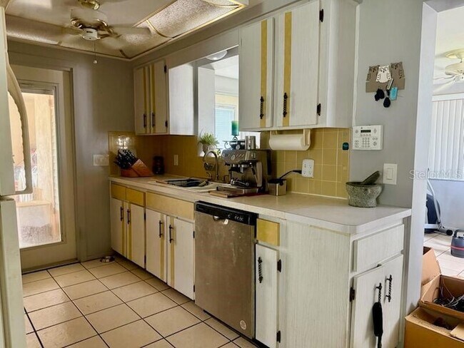 Foto del edificio - 3719 Warbler Dr
