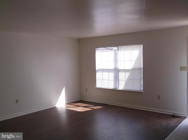 Building Photo - 19 Gray Inn Ct