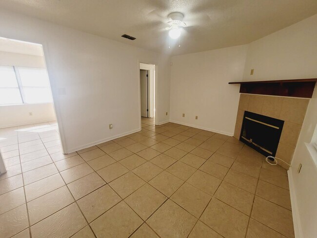 Foto del edificio - 5800 Japonica Ct