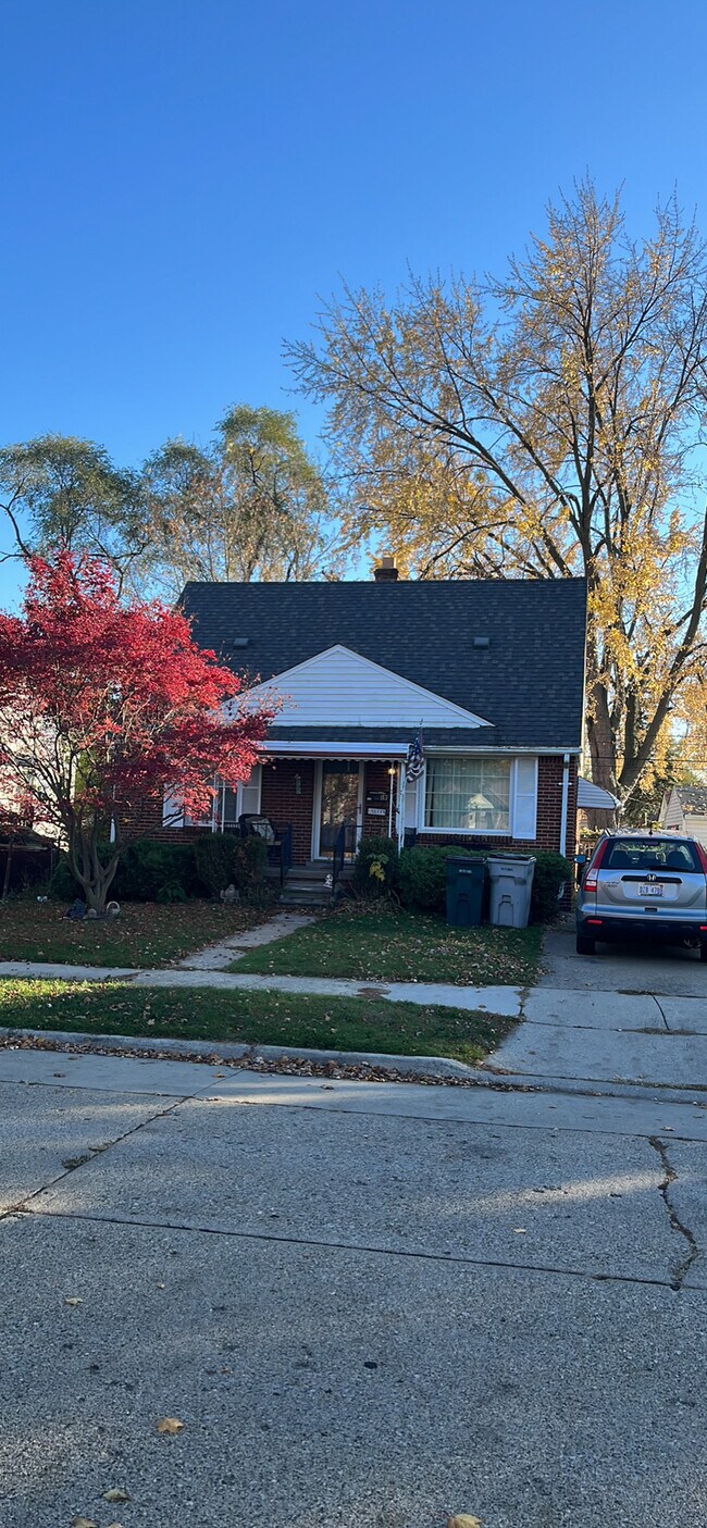 Building Photo - 163 W Annabelle Ave