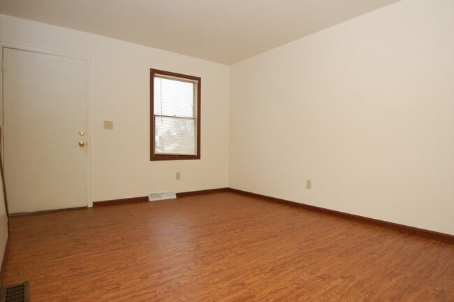 Building Photo - 521-A S Silverwood Lane