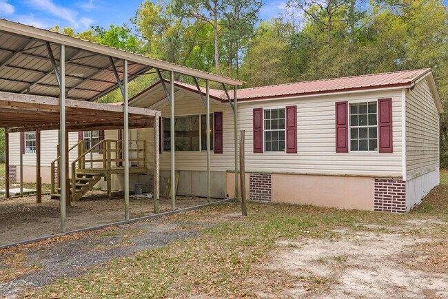 Building Photo - Updated 3 bedroom 2 bath home with Commercial building