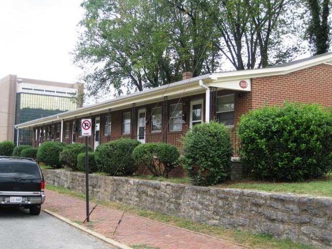 Building Photo - Mountain Avenue Apartments