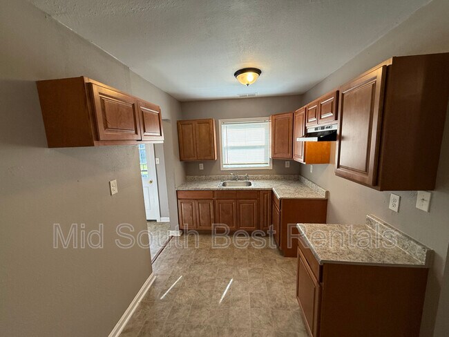 Building Photo - 1760 Edward Ave