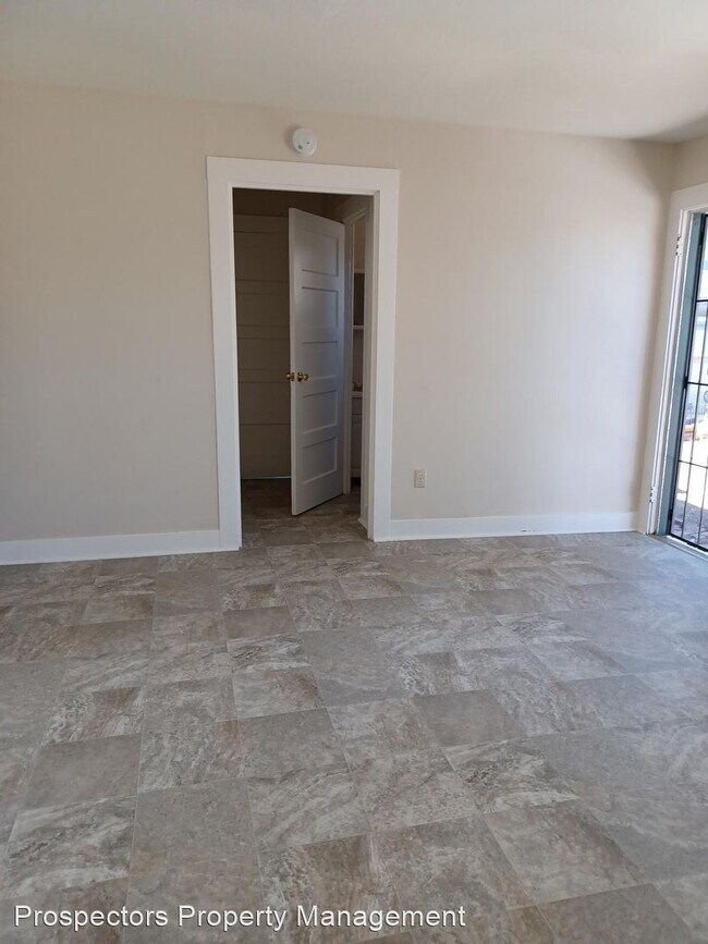 Building Photo - 2 br, 1 bath House - 9550 Monterey #C